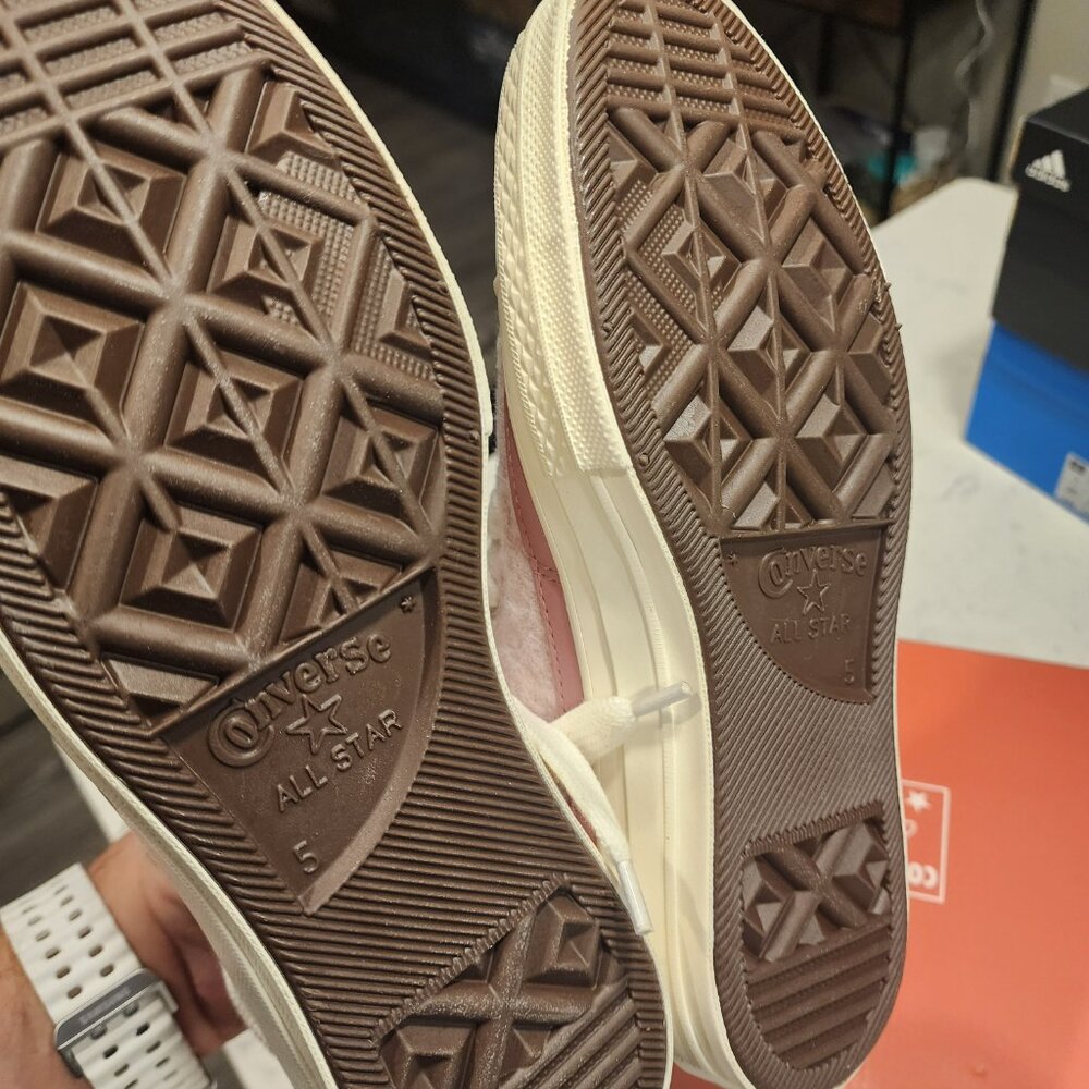 Converse - Women's Chuck 70 High Top Shoes SIZE 7 PINK/WHITE NEW - Picture 6 of 7